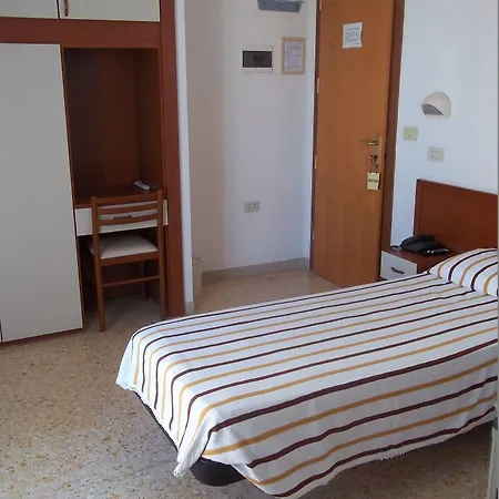 Отель Italia 3*